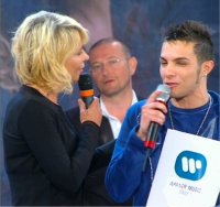 Immagine di Amici Live da Cagliari, trionfo di entusiasmo in tv e in piazza per Marco - Scopri su Televisione